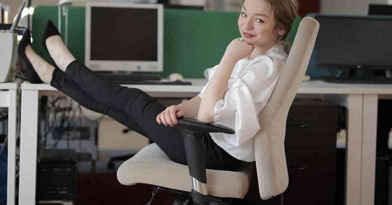 7 Best Office Chairs Under 5000 – For Long Hours Sitting 2023